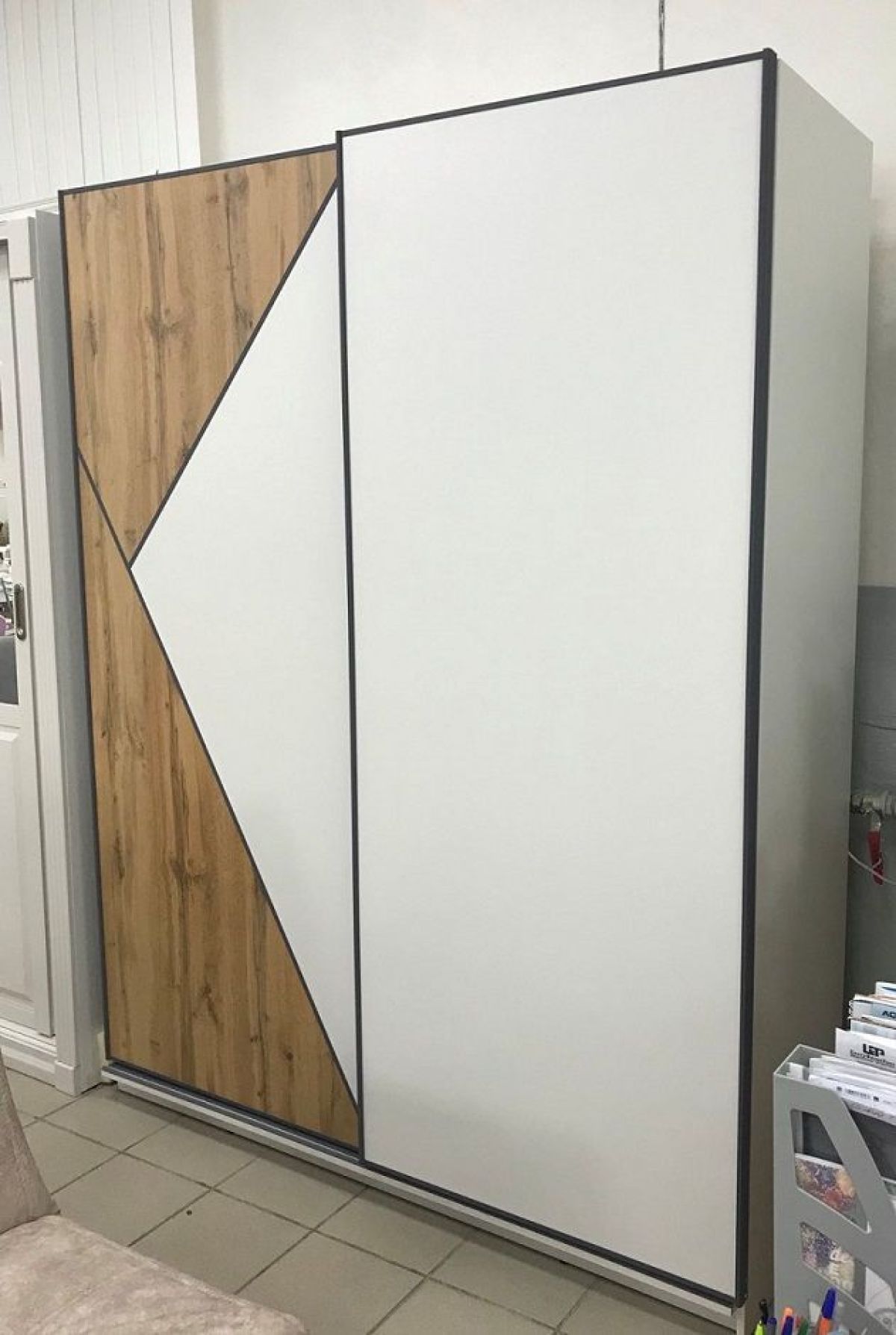 Шкаф-купе 1600 серии SOFT D8+D2+B2+PL4 (2 ящика+F обр.штанга) профиль «Графит» | фото 5